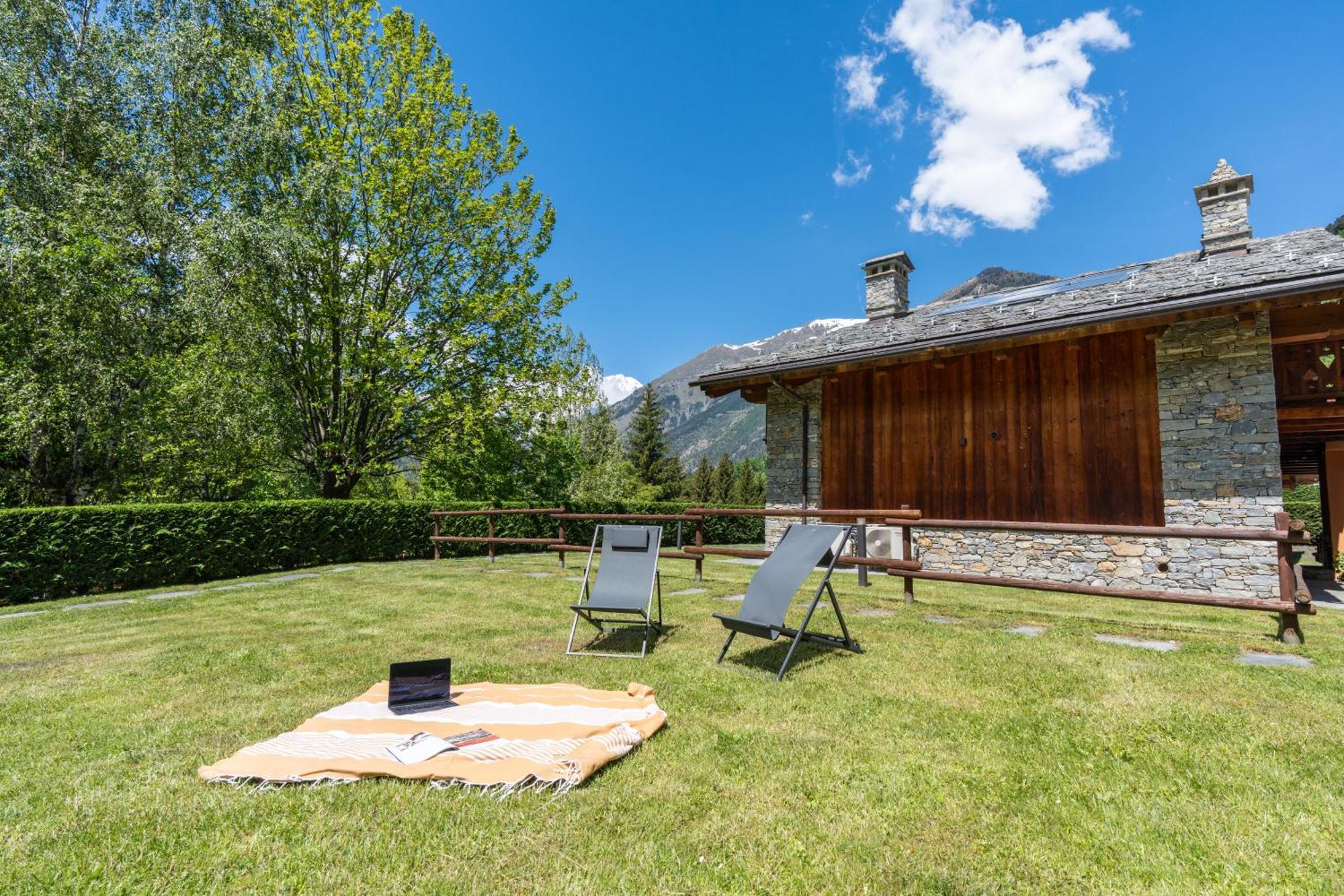 Bijoux Des Alpes - Mont Blanc Village La Salle Εξωτερικό φωτογραφία
